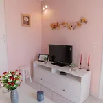 Aliki's Lejlighed