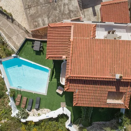 Aliki's Апартаменты Kaminarata